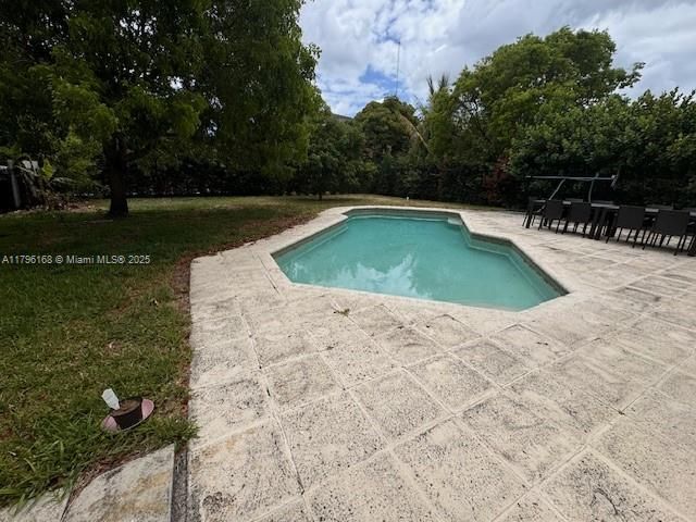 Recently Rented: $5,500 (6 beds, 4 baths, 3572 Square Feet)