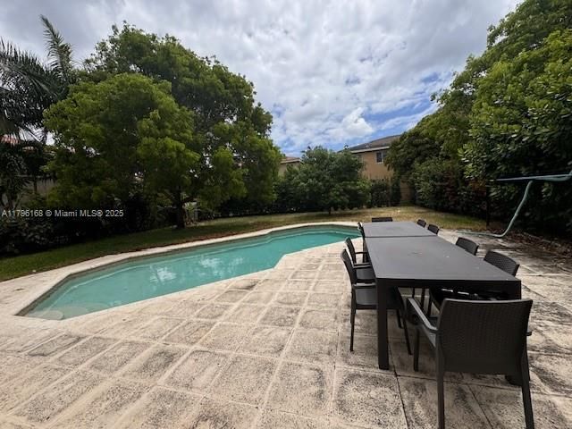 Recently Rented: $5,500 (6 beds, 4 baths, 3572 Square Feet)