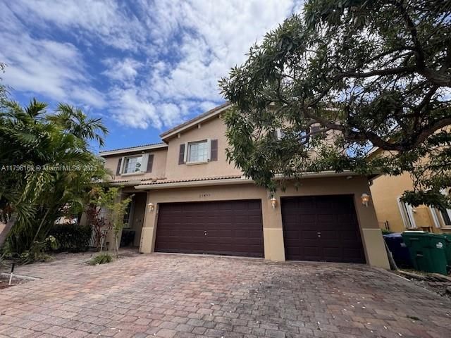 Recently Rented: $5,500 (6 beds, 4 baths, 3572 Square Feet)