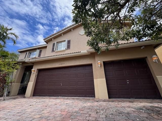 Recently Rented: $5,500 (6 beds, 4 baths, 3572 Square Feet)