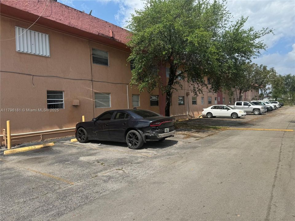 Recently Sold: $235,000 (2 beds, 1 baths, 795 Square Feet)