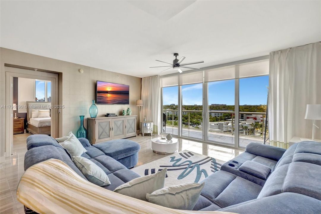 For Sale: $1,175,000 (2 beds, 2 baths, 1470 Square Feet)