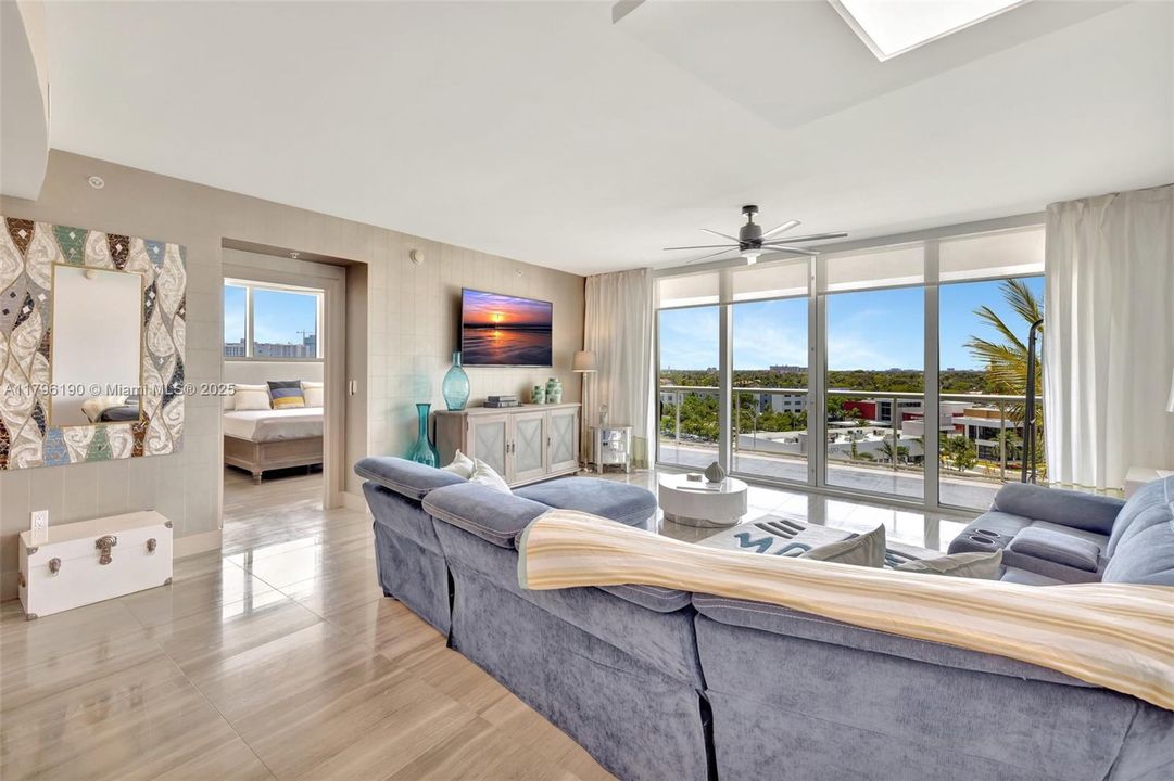 For Sale: $1,175,000 (2 beds, 2 baths, 1470 Square Feet)