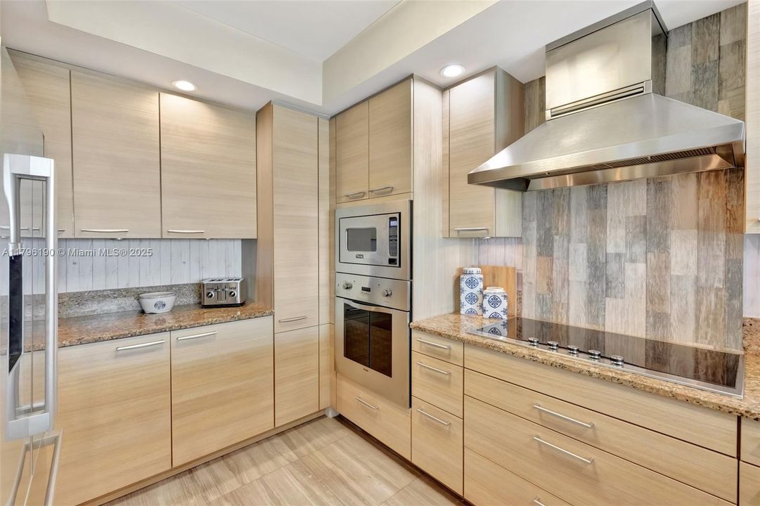 For Sale: $1,175,000 (2 beds, 2 baths, 1470 Square Feet)