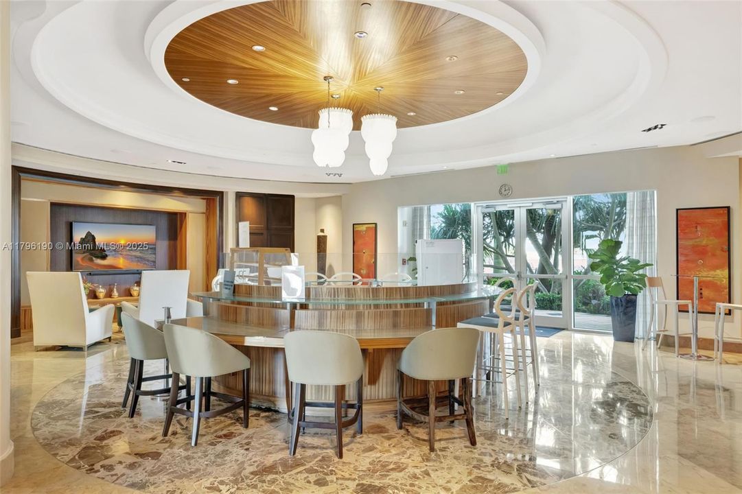 For Sale: $1,175,000 (2 beds, 2 baths, 1470 Square Feet)