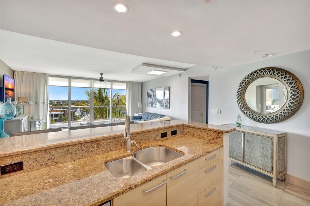 For Sale: $1,175,000 (2 beds, 2 baths, 1470 Square Feet)