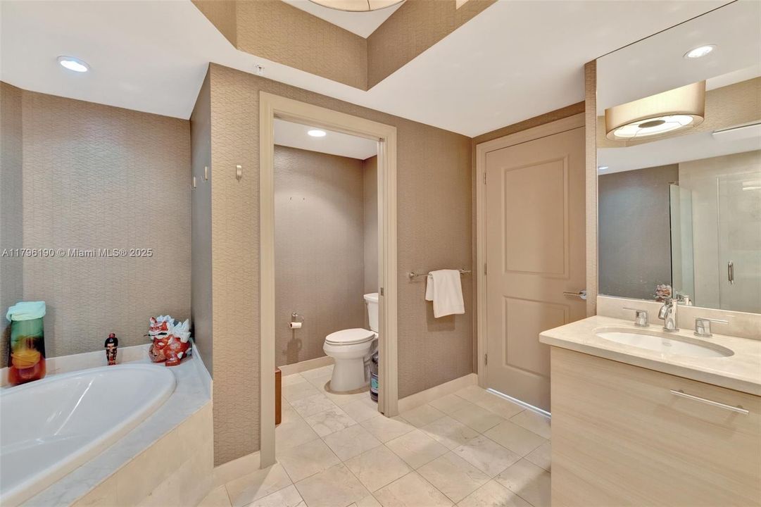 For Sale: $1,175,000 (2 beds, 2 baths, 1470 Square Feet)