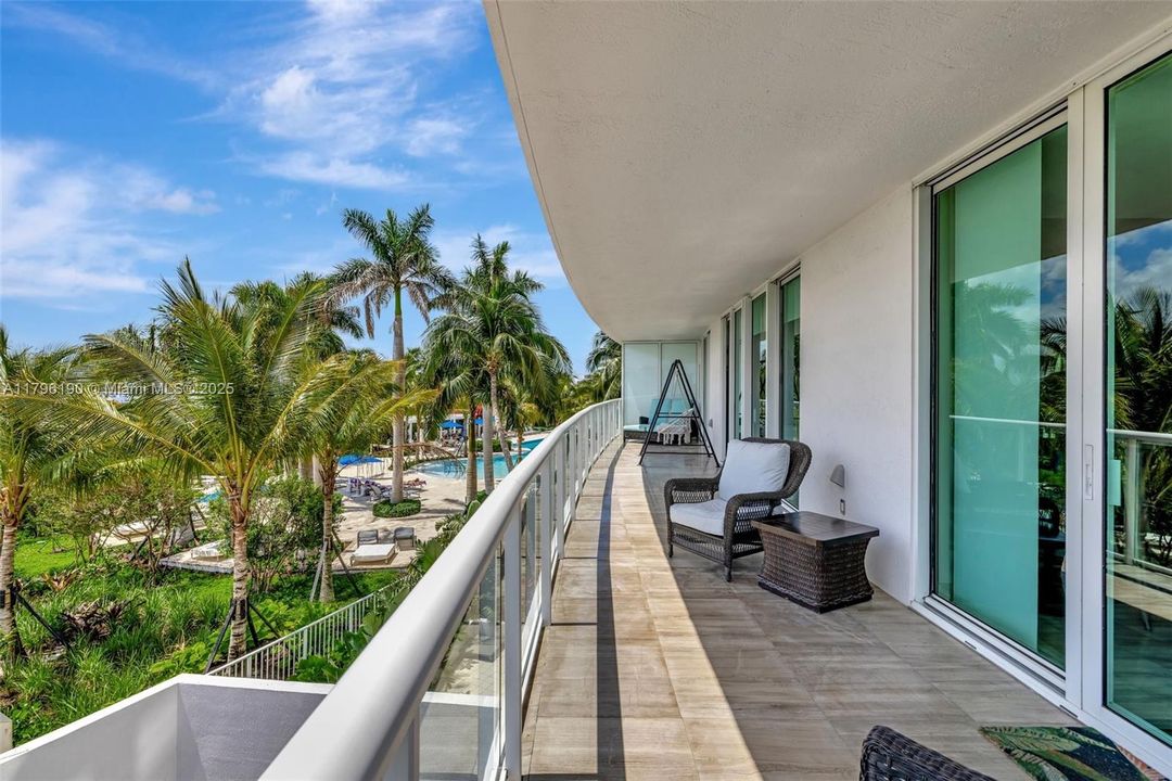 For Sale: $1,175,000 (2 beds, 2 baths, 1470 Square Feet)