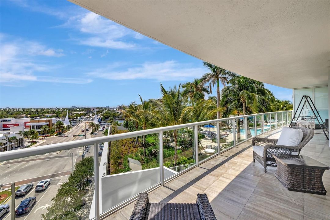 For Sale: $1,175,000 (2 beds, 2 baths, 1470 Square Feet)