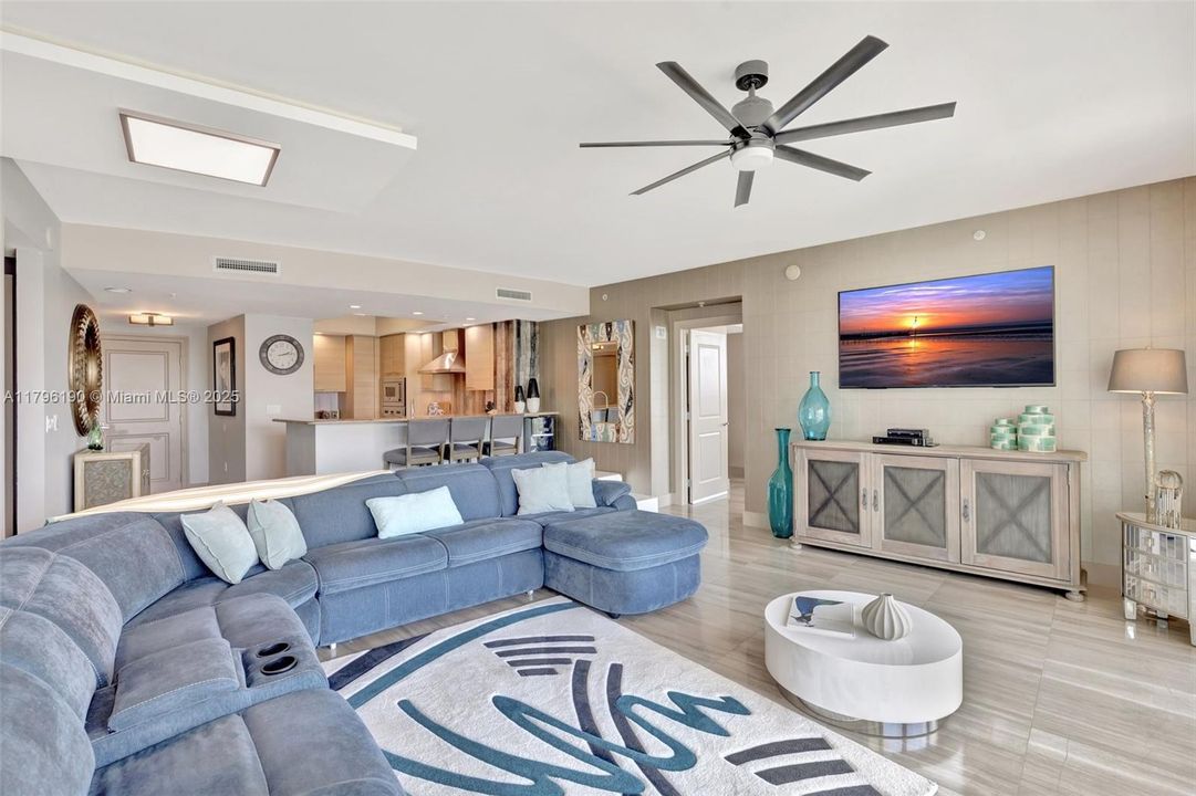 For Sale: $1,175,000 (2 beds, 2 baths, 1470 Square Feet)