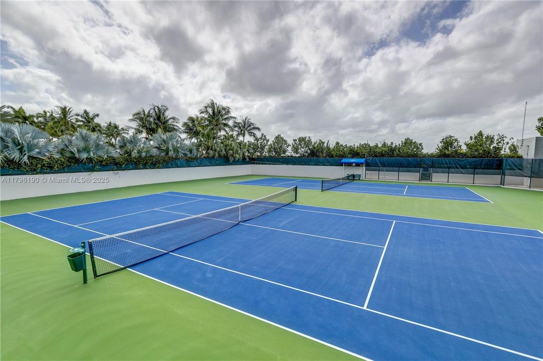 For Sale: $1,175,000 (2 beds, 2 baths, 1470 Square Feet)