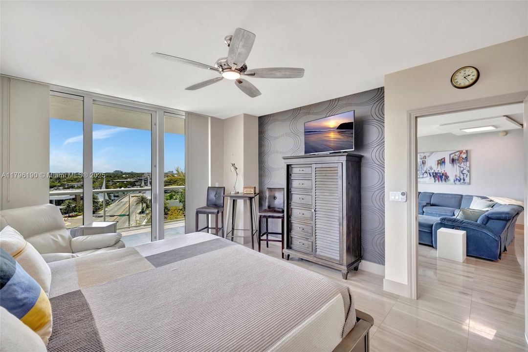 For Sale: $1,175,000 (2 beds, 2 baths, 1470 Square Feet)