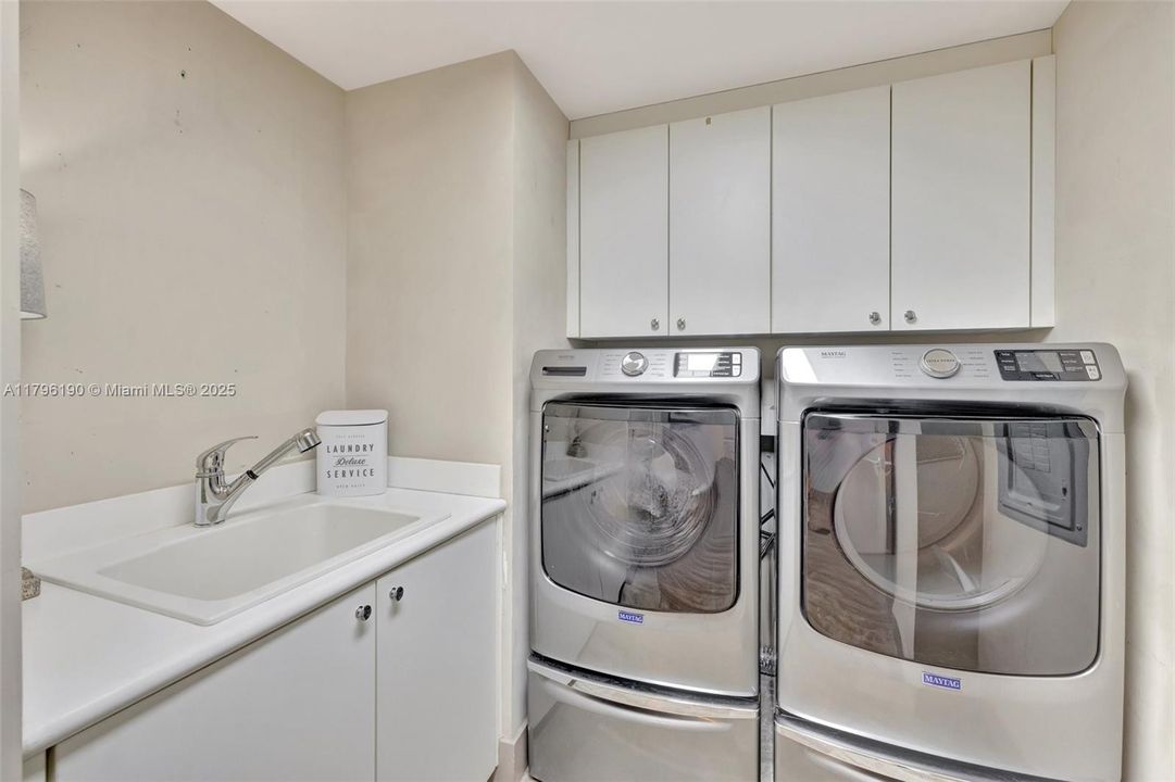 For Sale: $1,175,000 (2 beds, 2 baths, 1470 Square Feet)