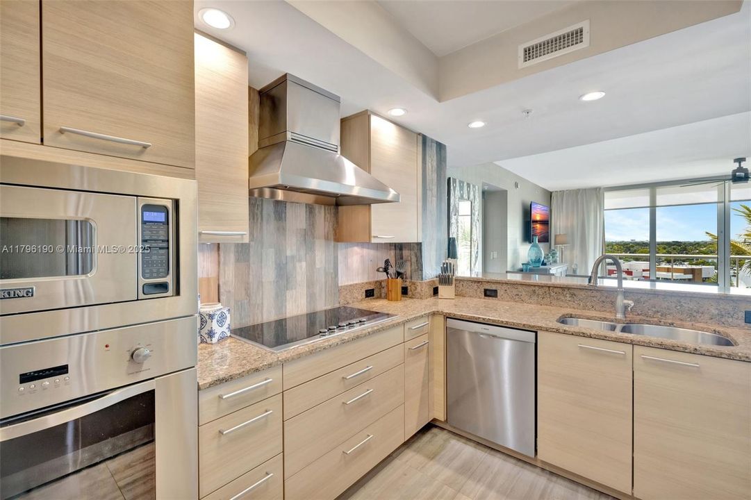 For Sale: $1,175,000 (2 beds, 2 baths, 1470 Square Feet)