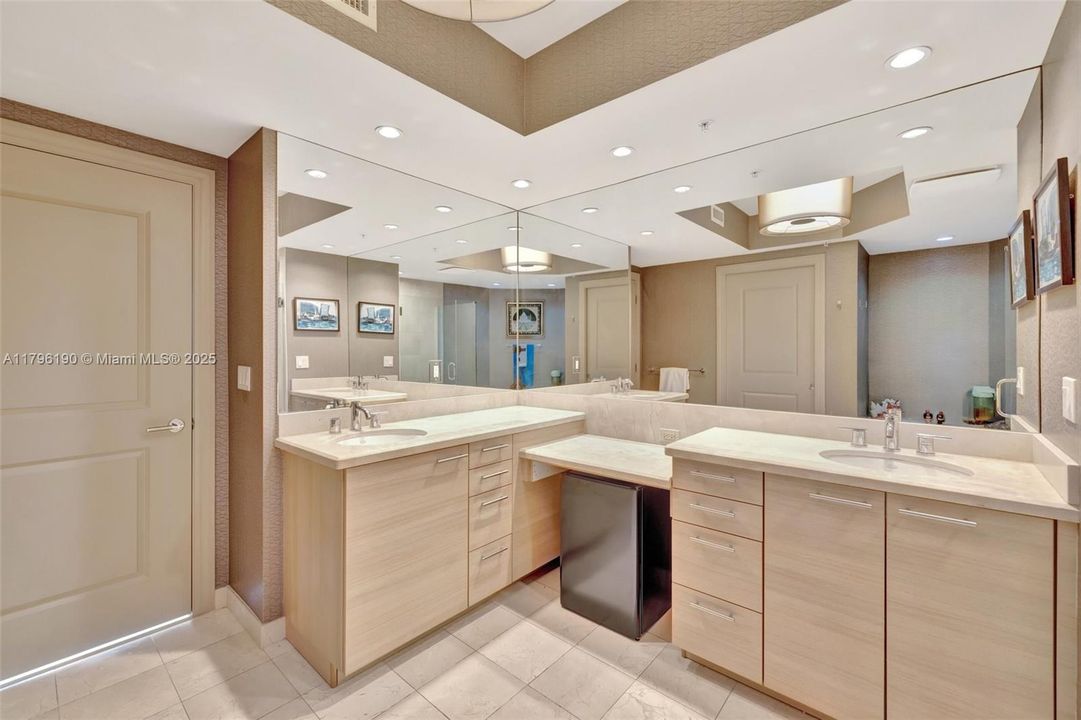 For Sale: $1,175,000 (2 beds, 2 baths, 1470 Square Feet)