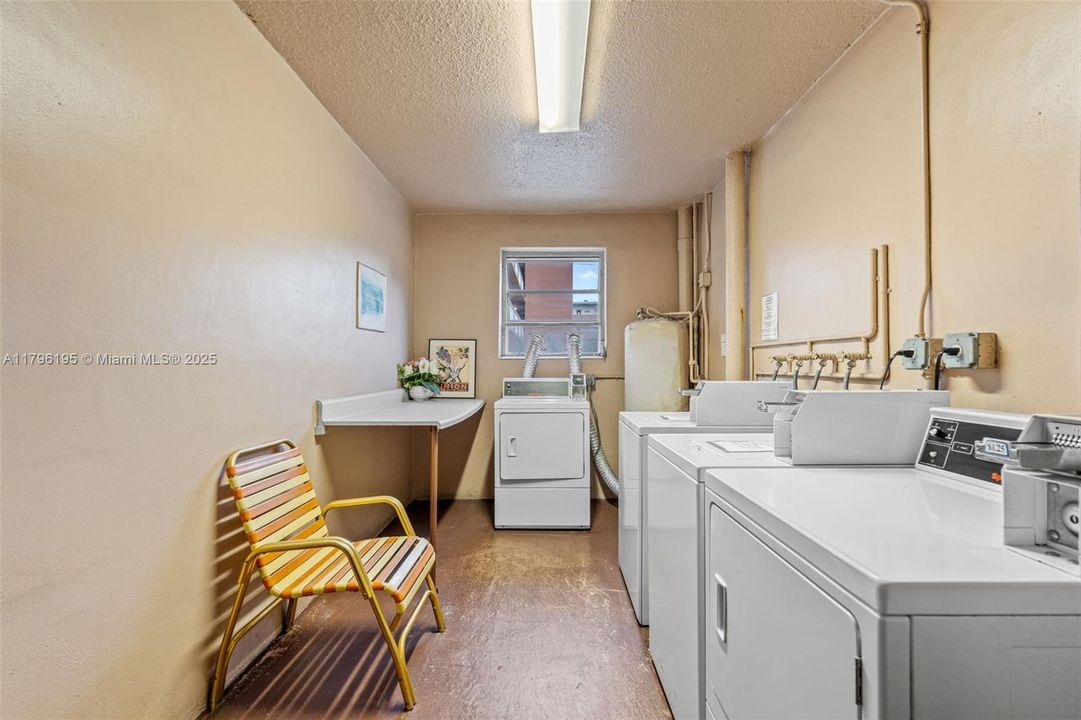 For Sale: $329,000 (2 beds, 2 baths, 1092 Square Feet)