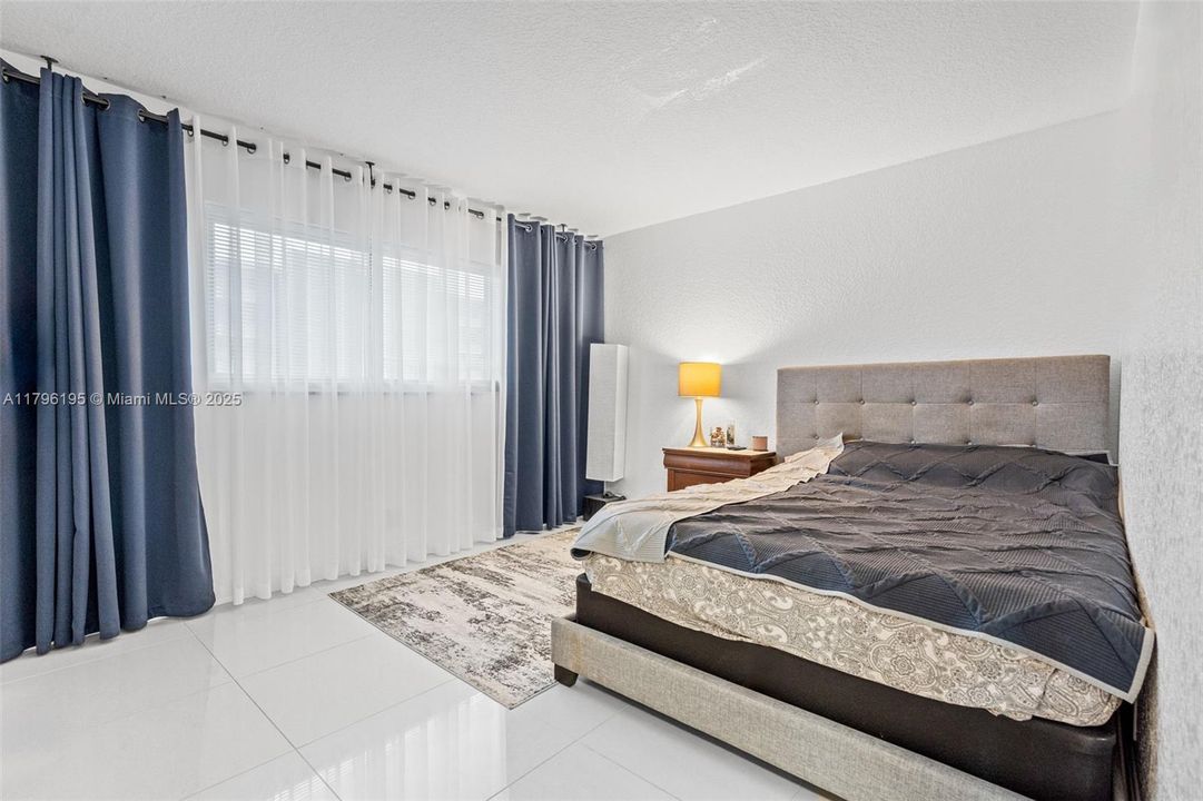 For Sale: $329,000 (2 beds, 2 baths, 1092 Square Feet)