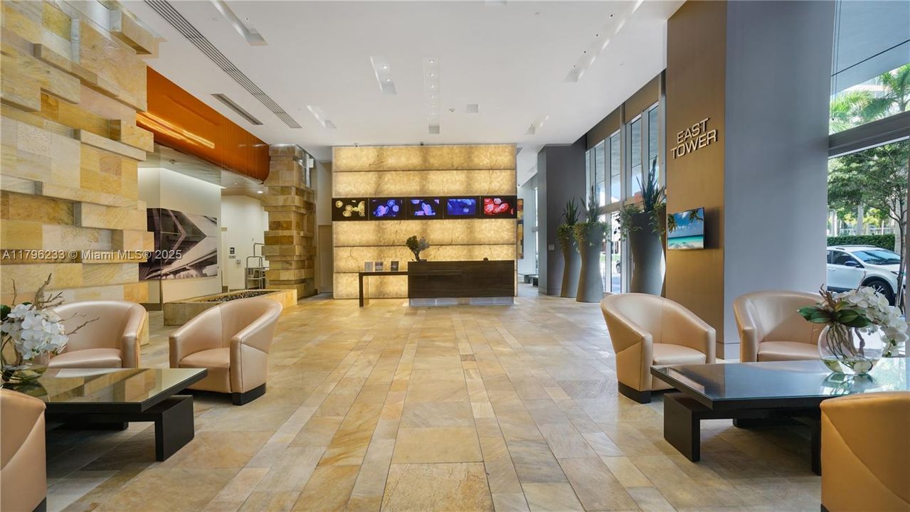 待售: $420,000 (1 贝兹, 1 浴室, 738 平方英尺)