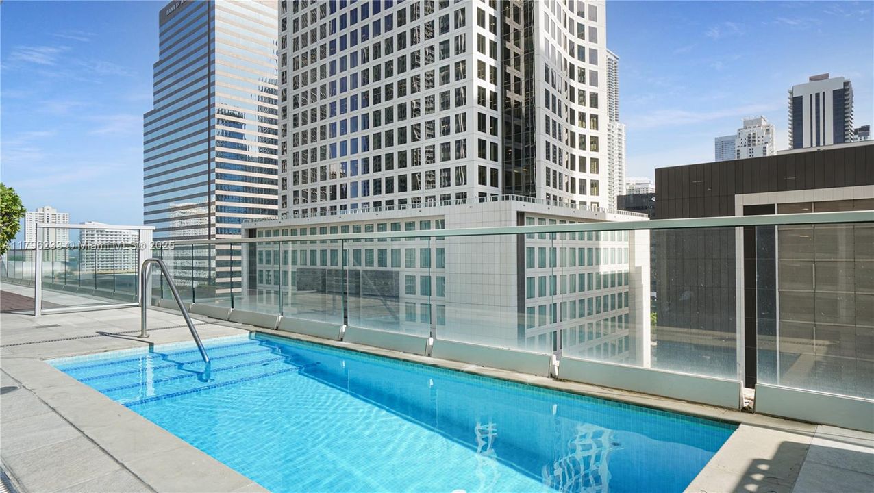 待售: $420,000 (1 贝兹, 1 浴室, 738 平方英尺)