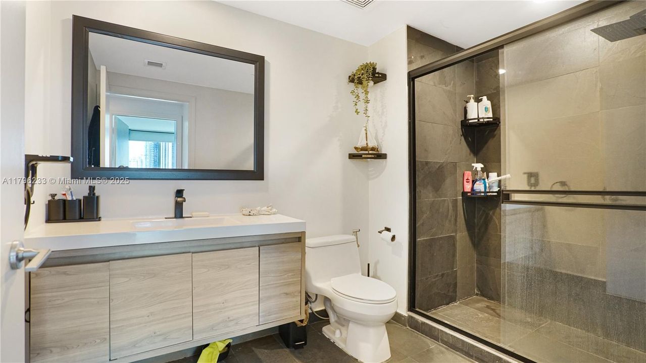 待售: $420,000 (1 贝兹, 1 浴室, 738 平方英尺)