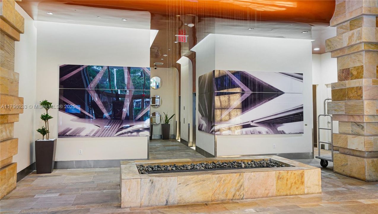 待售: $420,000 (1 贝兹, 1 浴室, 738 平方英尺)