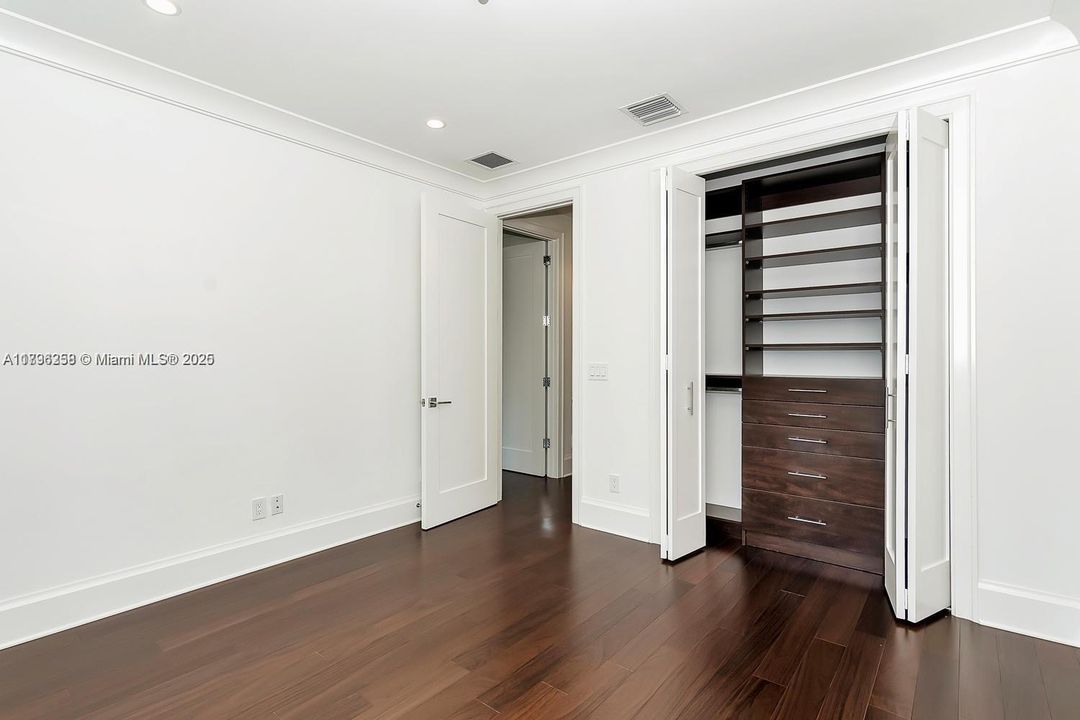 Recientemente alquilado: $17,000 (5 camas, 4 baños, 4056 Pies cuadrados)