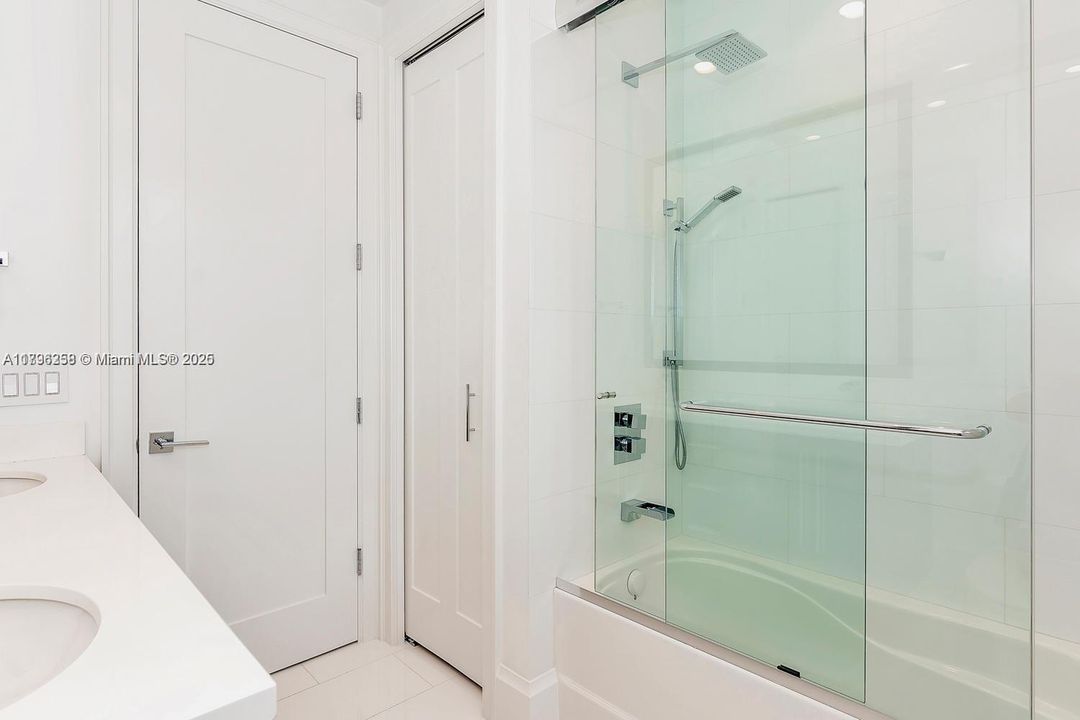 Recientemente alquilado: $17,000 (5 camas, 4 baños, 4056 Pies cuadrados)