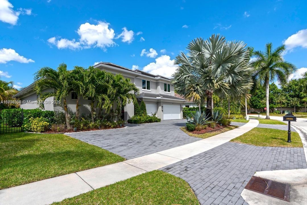 Recientemente alquilado: $17,000 (5 camas, 4 baños, 4056 Pies cuadrados)