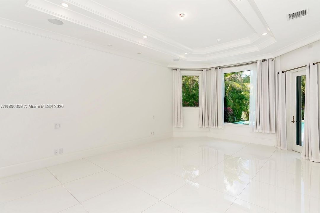 Recientemente alquilado: $17,000 (5 camas, 4 baños, 4056 Pies cuadrados)