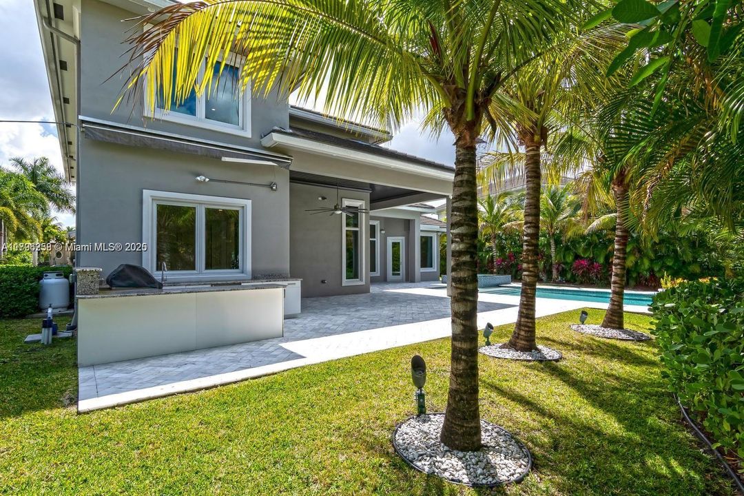 Recientemente alquilado: $17,000 (5 camas, 4 baños, 4056 Pies cuadrados)