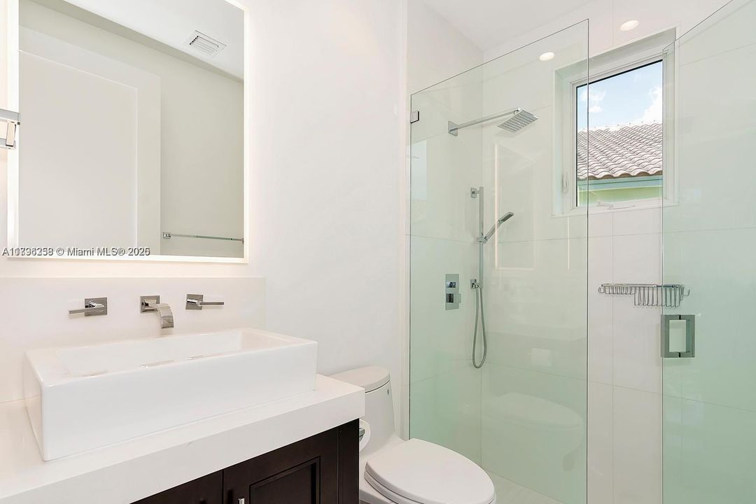 Recientemente alquilado: $17,000 (5 camas, 4 baños, 4056 Pies cuadrados)