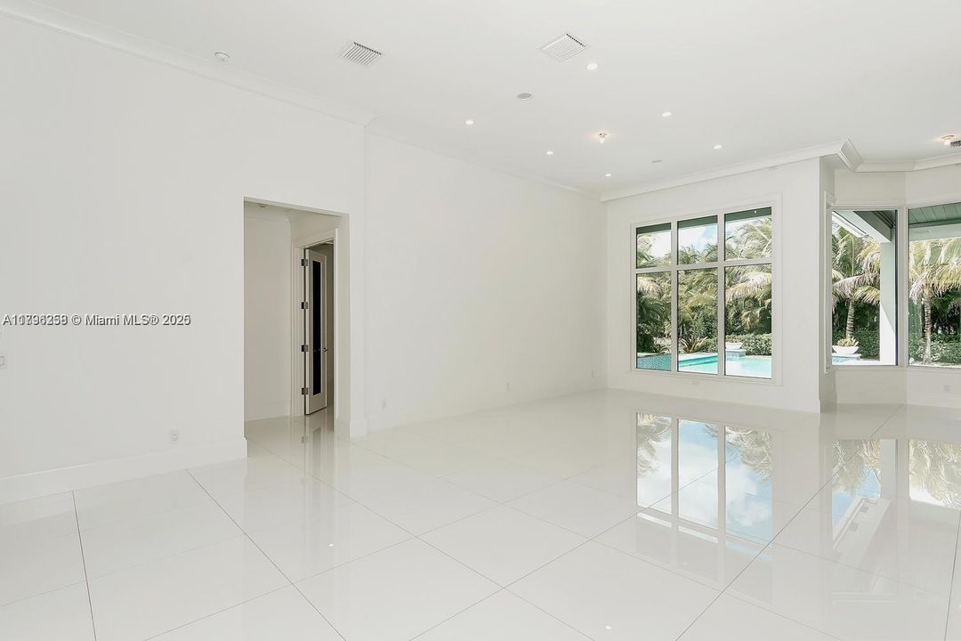 Recientemente alquilado: $17,000 (5 camas, 4 baños, 4056 Pies cuadrados)