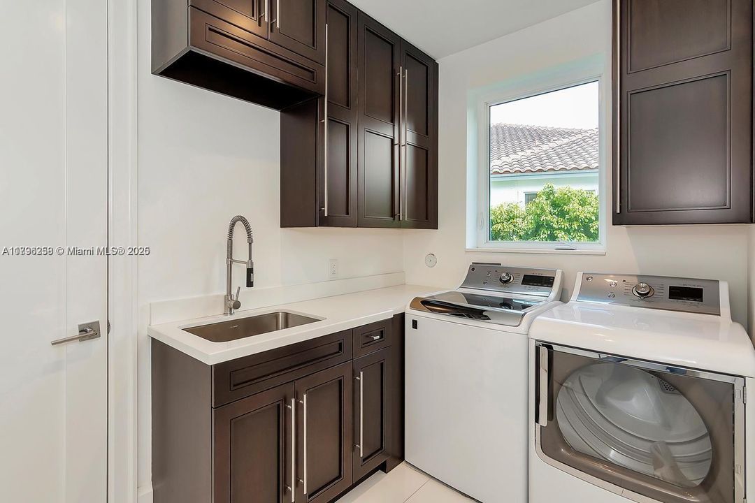 Recientemente alquilado: $17,000 (5 camas, 4 baños, 4056 Pies cuadrados)