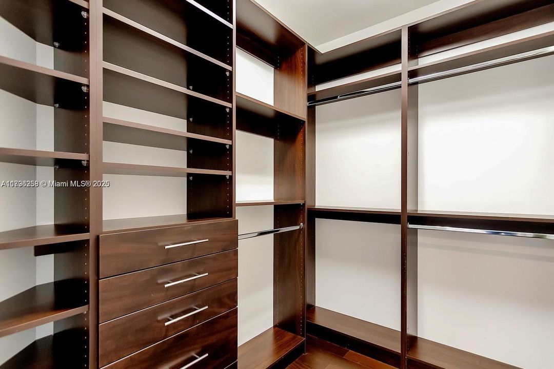 Recientemente alquilado: $17,000 (5 camas, 4 baños, 4056 Pies cuadrados)