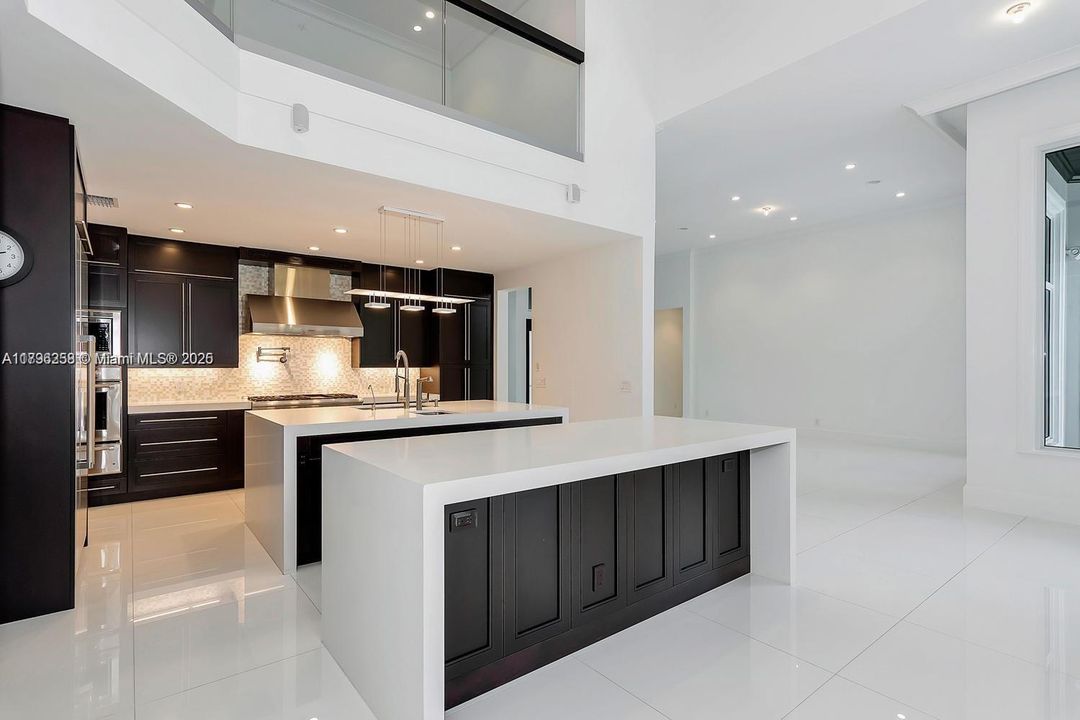 Recientemente alquilado: $17,000 (5 camas, 4 baños, 4056 Pies cuadrados)