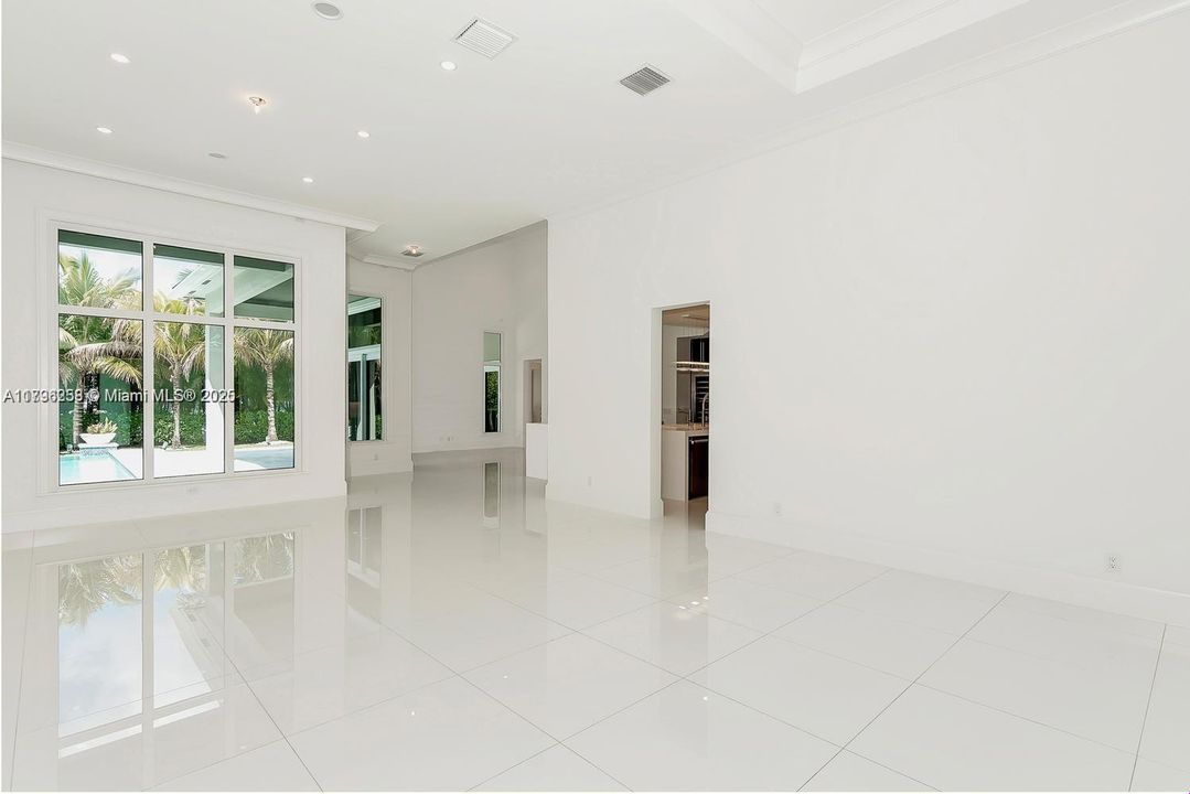 Recientemente alquilado: $17,000 (5 camas, 4 baños, 4056 Pies cuadrados)