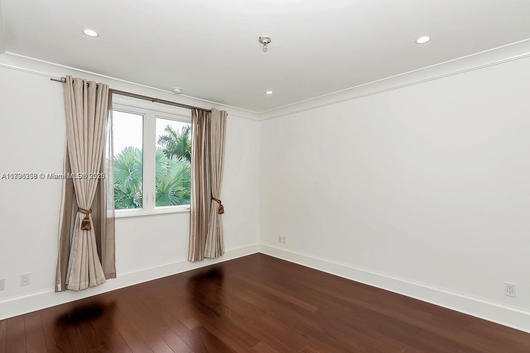 Recientemente alquilado: $17,000 (5 camas, 4 baños, 4056 Pies cuadrados)