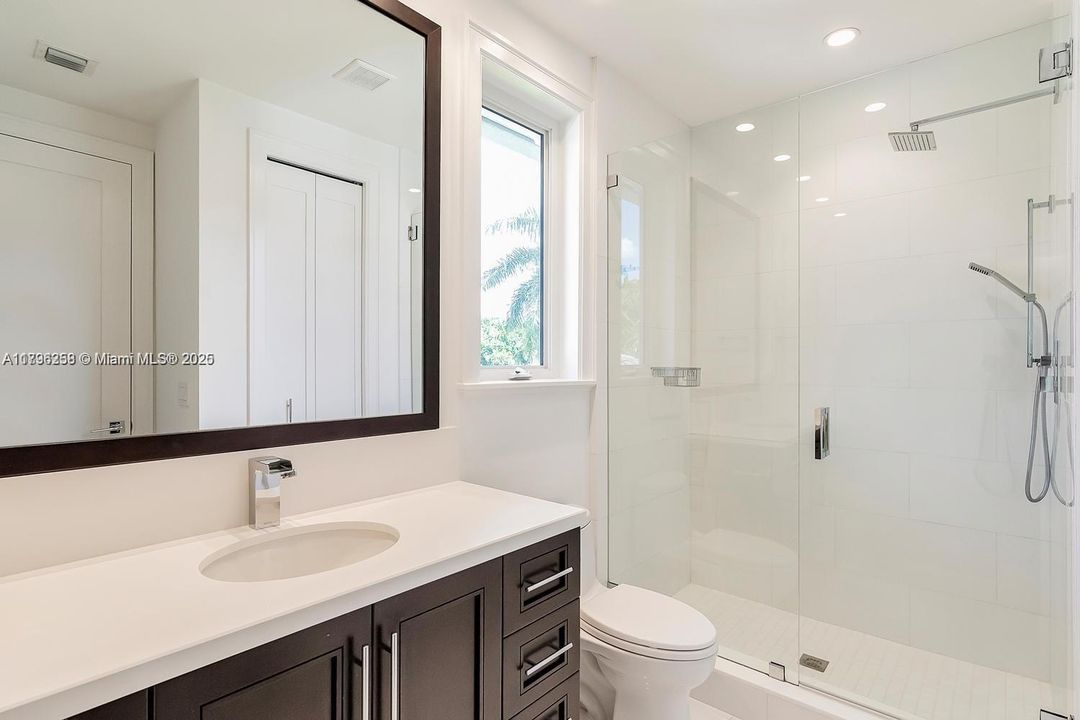 Recientemente alquilado: $17,000 (5 camas, 4 baños, 4056 Pies cuadrados)