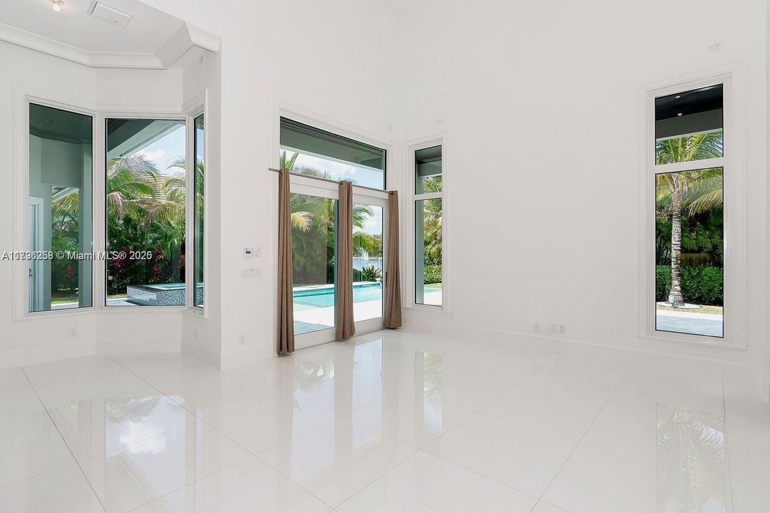 Recientemente alquilado: $17,000 (5 camas, 4 baños, 4056 Pies cuadrados)