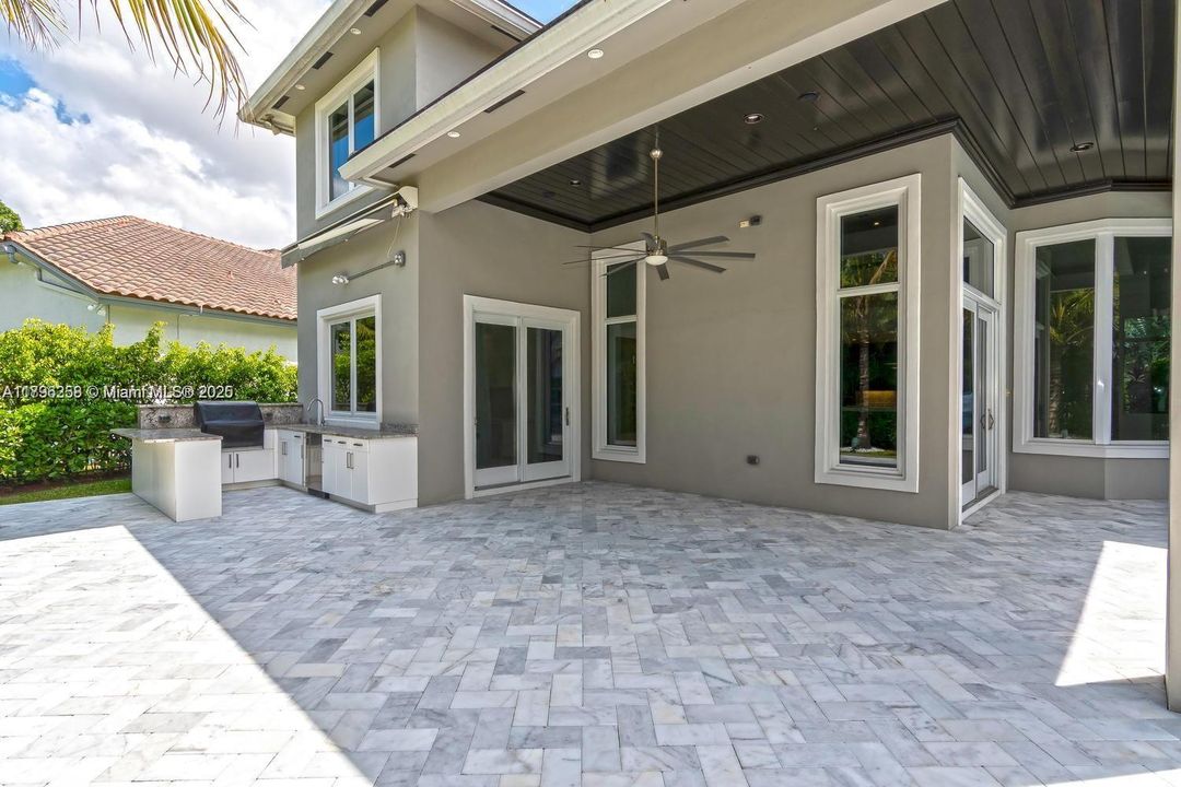 Recientemente alquilado: $17,000 (5 camas, 4 baños, 4056 Pies cuadrados)