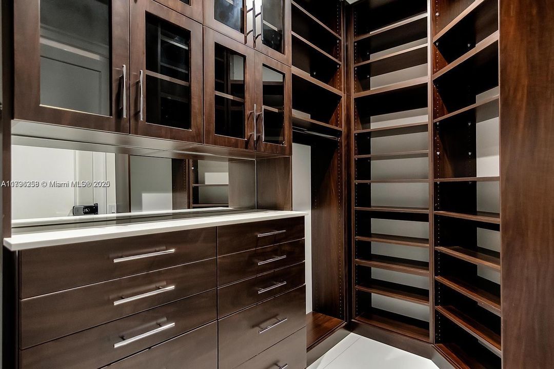 Recientemente alquilado: $17,000 (5 camas, 4 baños, 4056 Pies cuadrados)