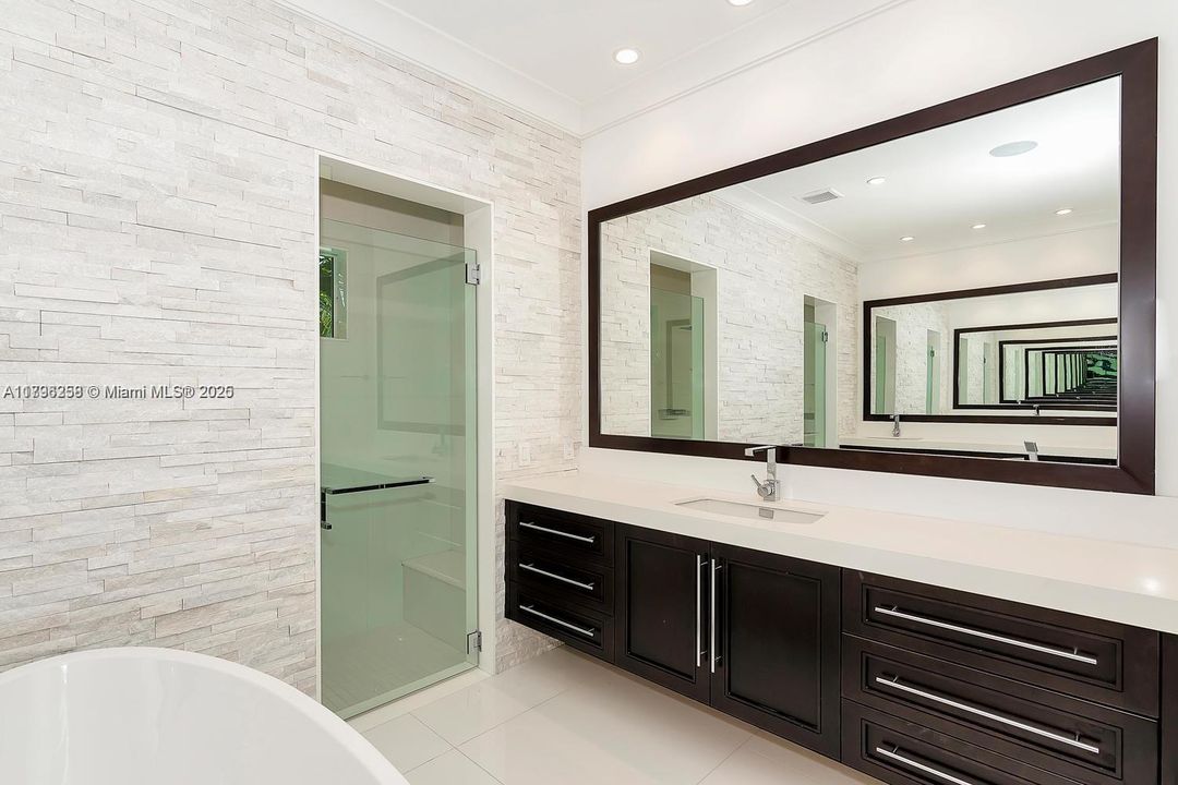 Recientemente alquilado: $17,000 (5 camas, 4 baños, 4056 Pies cuadrados)