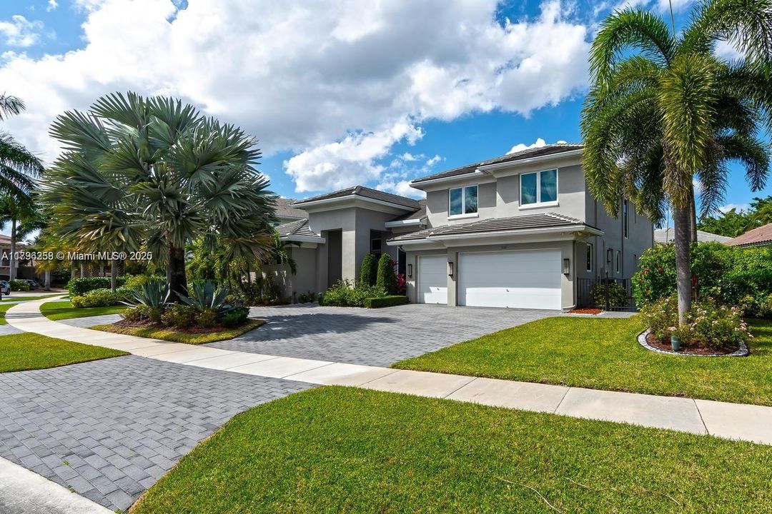 Recientemente alquilado: $17,000 (5 camas, 4 baños, 4056 Pies cuadrados)