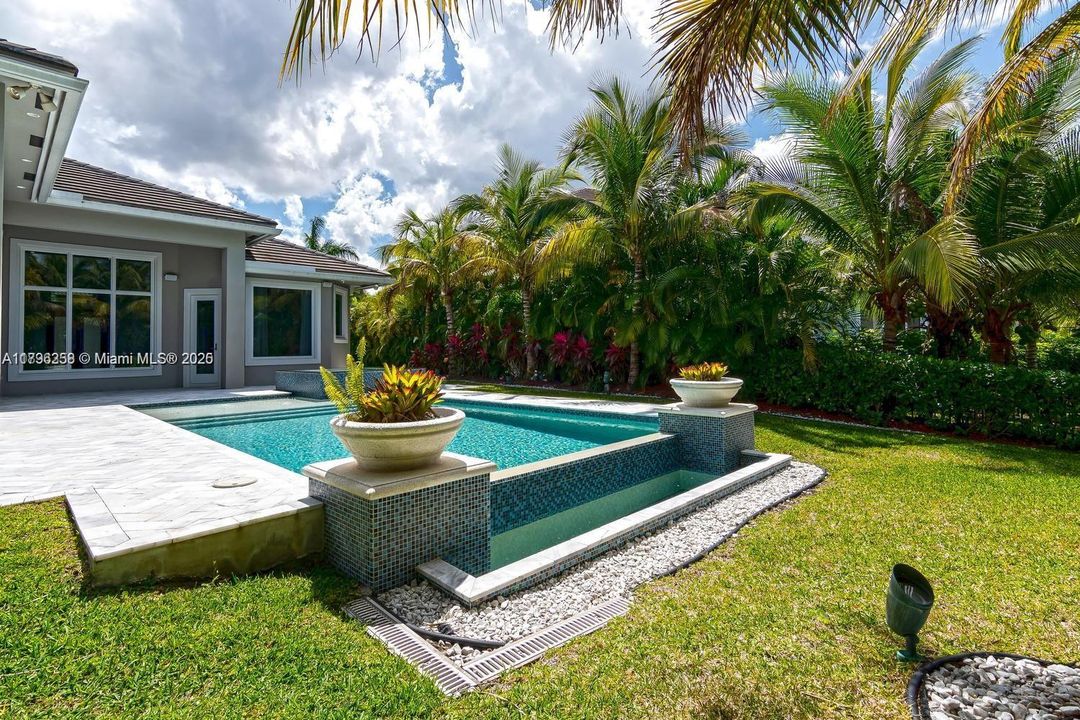 Recientemente alquilado: $17,000 (5 camas, 4 baños, 4056 Pies cuadrados)