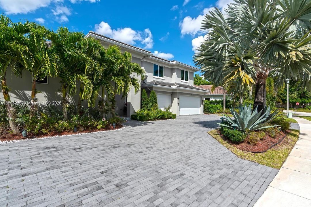 Recientemente alquilado: $17,000 (5 camas, 4 baños, 4056 Pies cuadrados)