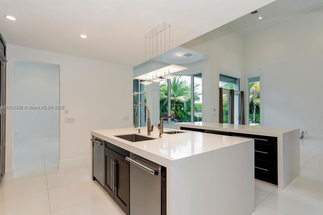 Recientemente alquilado: $17,000 (5 camas, 4 baños, 4056 Pies cuadrados)