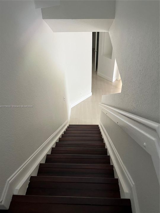 Recently Rented: $3,675 (3 beds, 2 baths, 1785 Square Feet)