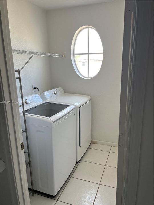 Recently Rented: $3,675 (3 beds, 2 baths, 1785 Square Feet)