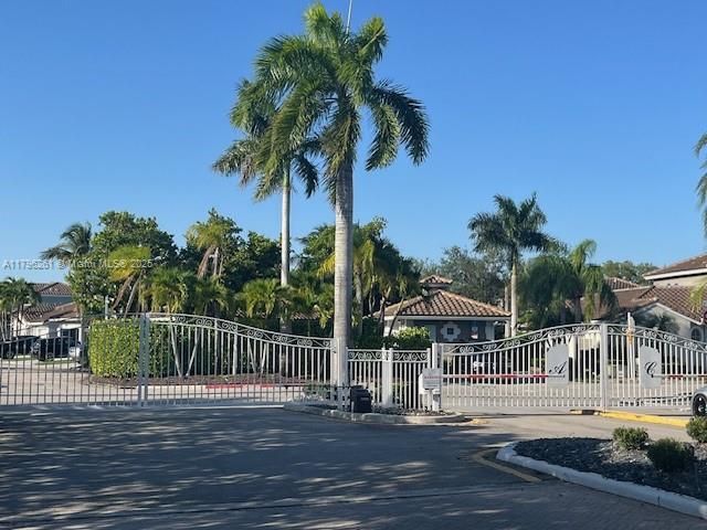 Recently Rented: $3,675 (3 beds, 2 baths, 1785 Square Feet)