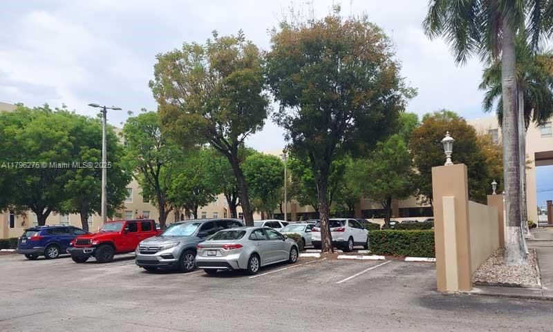 Active With Contract: $229,900 (2 beds, 2 baths, 840 Square Feet)